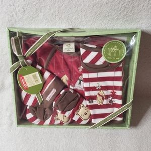 Disney Classic Pooh Infant’s 4 Piece Christmas/Holiday Season Gift Set 6 Months